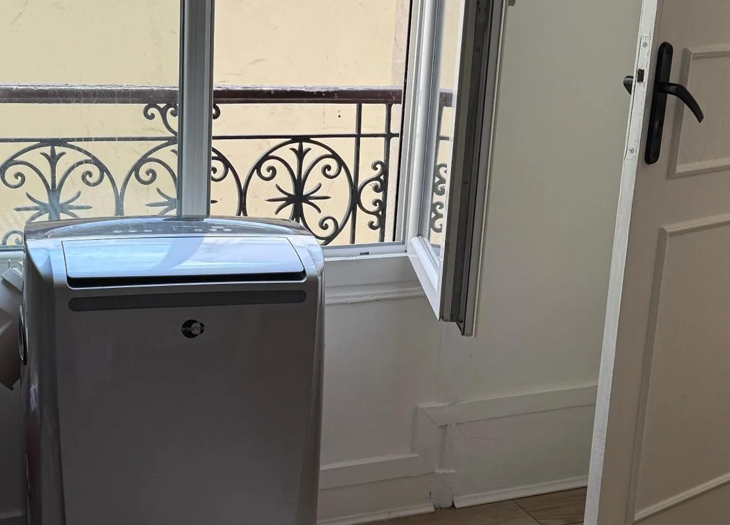 Lejlighed One Bed And Living Room In Center Paris 10Mins Form Eiffel Tower,Ac& Kitchen Frankrig