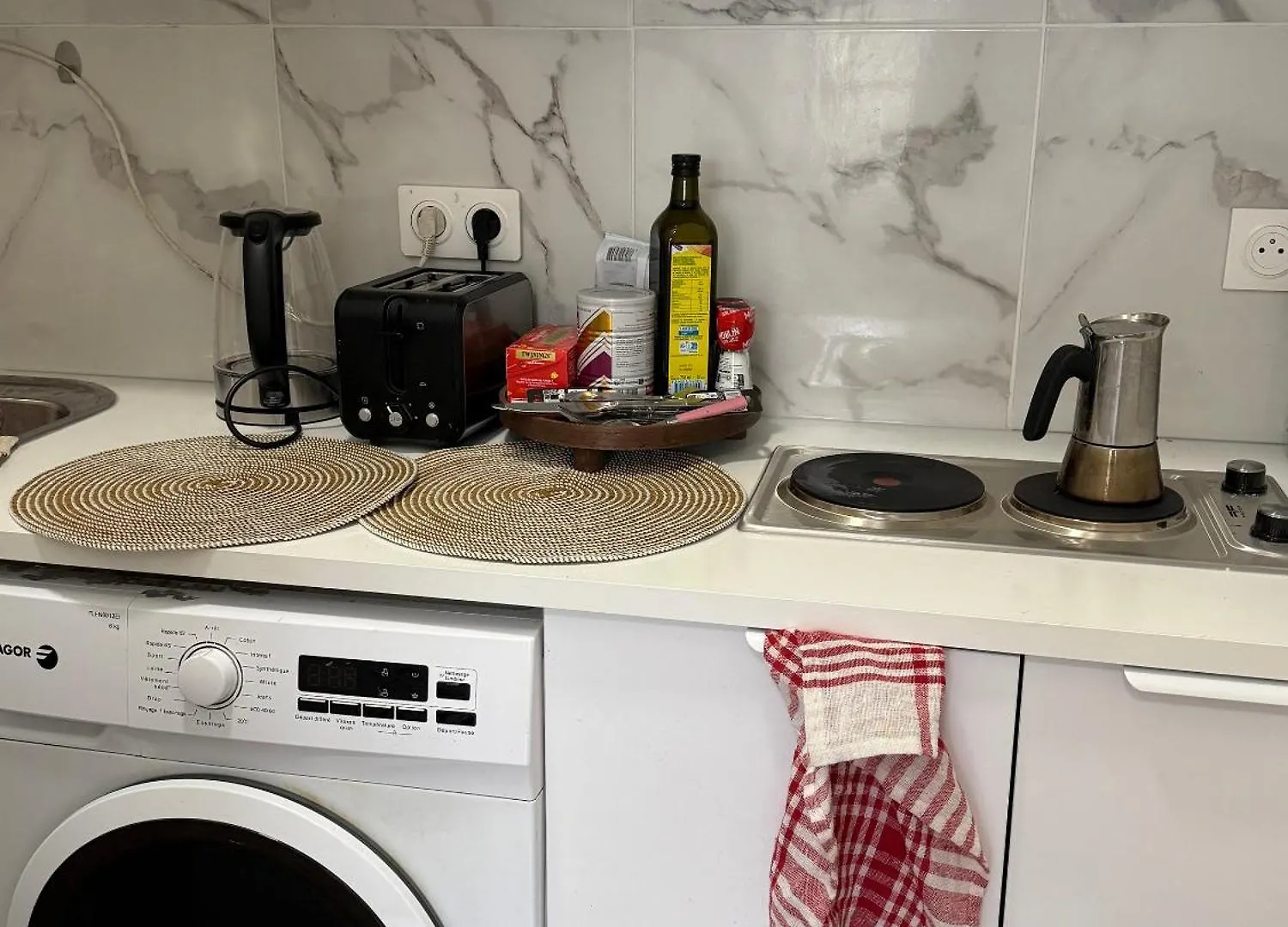 One Bed And Living Room In Center Paris 10Mins Form Eiffel Tower,Ac& Kitchen Apartment